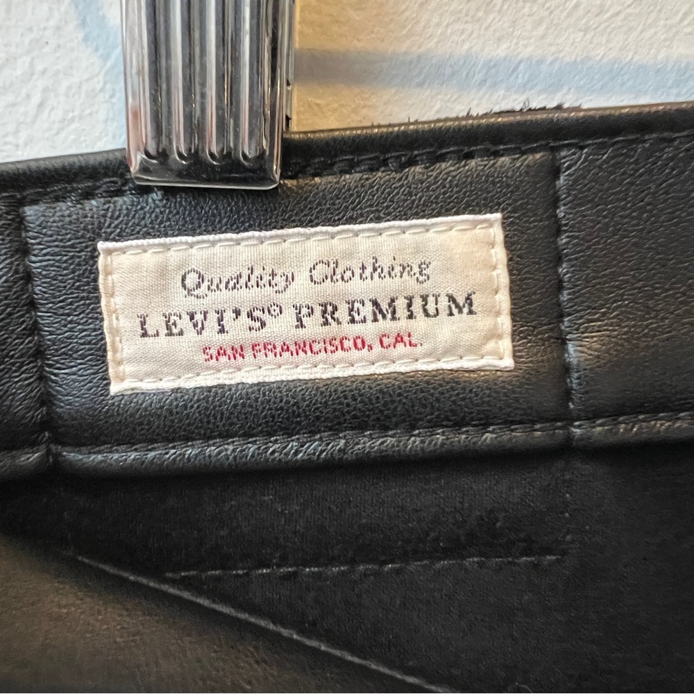 Levi’s FAUX LEATHER BAGGY DAD WOMEN'S PANTS - Picture 10 of 15